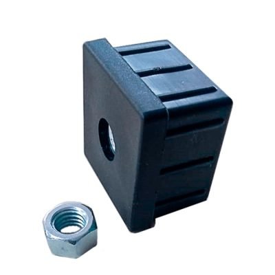 Ponteira Plástica 40x40 mm Interna Reta com Porca 3/8 de alta resistência. Solução ideal para fixar niveladores em tubos quadrados. Qualidade Fermaplast. Confira!